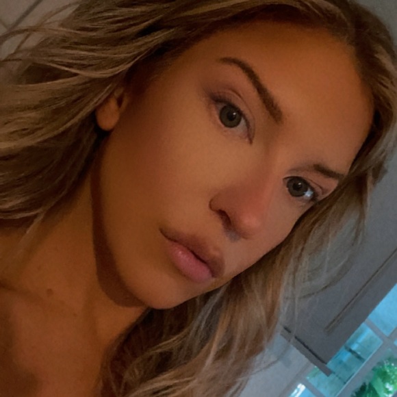 Meet your Posher, Hannah - Picture 2 of 6